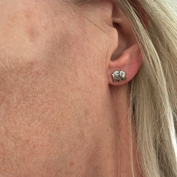 Cute elephant stud earrings - Picture 8 of 11